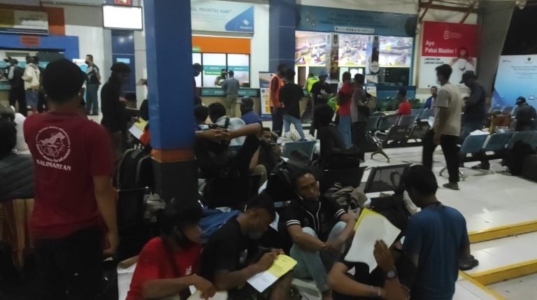 Pemudik Berbondong-bondong ke Pelabuhan Trisakti Banjarmasin