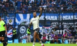 persib bandung kalahkan arema fc 2 1 20220911 215141