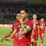 pesepak-bola-persebaya-bruno-moreira-kanan-bersama-alfan-sua-fwuj.jpg Bruno Moreira, Persebaya,