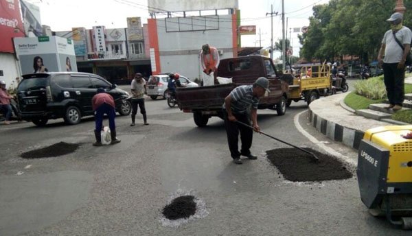 Jalan Tambak Lumpang, Surabaya, Komisi C DPRD