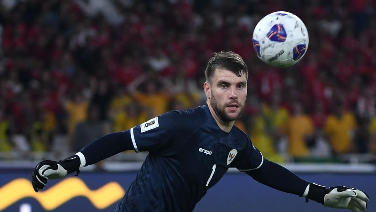 Penjaga Gawang Timnas Indonesia Dinilai Tenang Meski Hadapi Tekanan Suporter Feyenoord