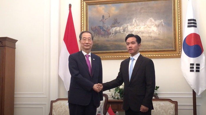 Kunjungan Wakil Presiden ke Tuban: Fokus pada Interaksi dengan Masyarakat 1 Kunjungan Wakil Presiden ke Tuban: Fokus pada Interaksi dengan Masyarakat