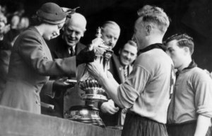 Kehidupan Sepak Bola di Tengah Kekhawatiran dan Harapan