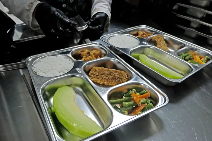 Kepuasan Publik Terhadap Pemerintahan Prabowo-Gibran Tetap Tinggi 1 Kepuasan Publik Terhadap Pemerintahan Prabowo-Gibran Tetap Tinggi