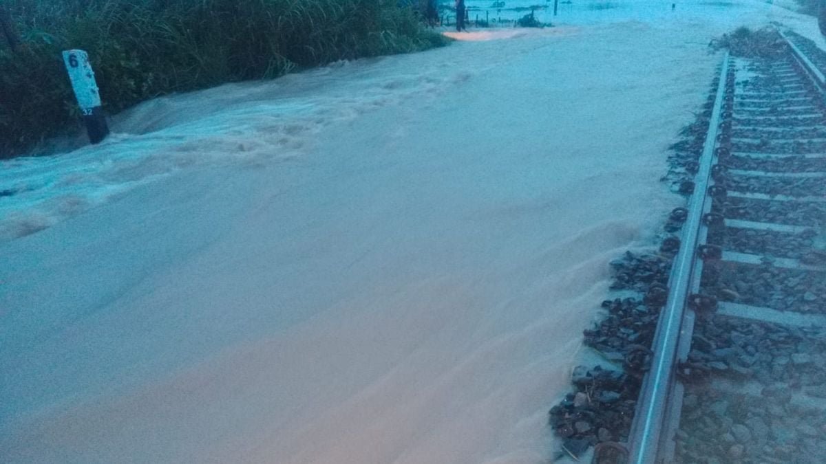 Banjir di Grobogan Ganggu Perjalanan Kereta Api Jakarta-Surabaya