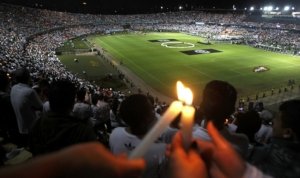 3AE8B36800000578 3989124 Candles were held up and chants about Chapocoense were sung in t a 5 1480578692895 1