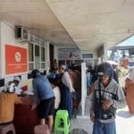 Aktivitas-pembelian-tiket-kapal-di-kantor-Pelni-Cabang-Ternate.jpg Aktivitas pembelian tiket kapal di kantor Pelni Cabang Ternate