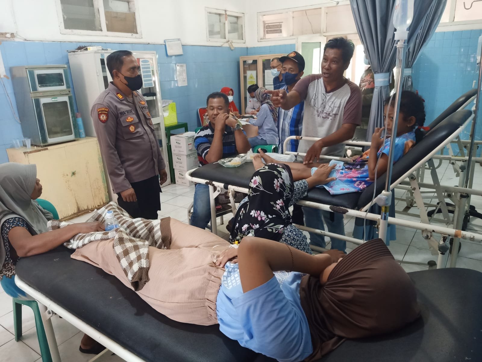 Keracunan Massal di Surabaya: Puluhan Warga Terdampak Usai Makan Makanan Selamatan 1 Keracunan Massal di Surabaya: Puluhan Warga Terdampak Usai Makan Makanan Selamatan