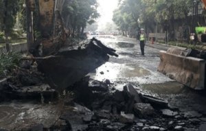 Masalah Infrastruktur di Surabaya: Kebocoran Pipa PDAM yang Menyebabkan Gangguan Lalu Lintas