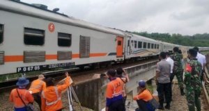 Kecelakaan Kereta Api Bangunkarta di Brebes, Jalur Rel Terganggu