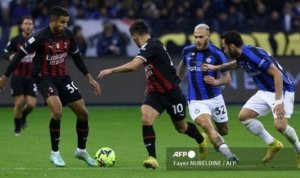 PIALA SUPER ITALIA Pemain AC Milan bere