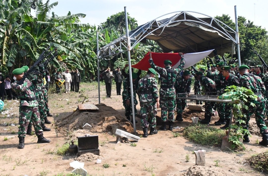 Pimpin Penghormatan Terakhir, Danrem Untoro Kenang Sosok Letda Cke Damas