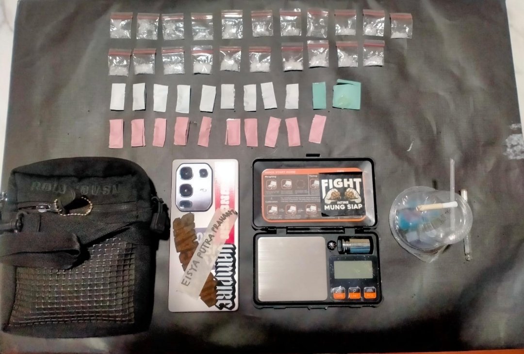 Polres Malang Amankan Tersangka Pengedar dan 21 Paket Sabu di Lawang