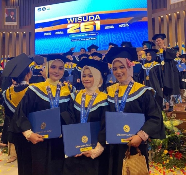 Lulus dari Fakultas Keperawatan UNAIR, Nadia Putri Salsabila Raih Momen Membanggakan