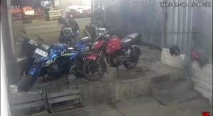 Motor Honda Beat Digasak Curanmor Saat Pemilik Istirahat di Warkop Jambangan