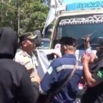 Suasana bundaran waru saat demo truk