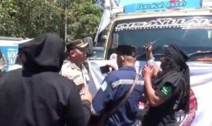 Suasana bundaran waru saat demo truk