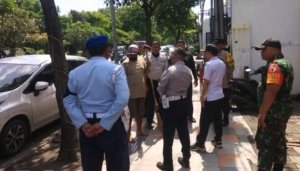 Eri Cahyadi Tak Segan Ganti Jukir, Digitalisasi Parkir di Surabaya: Pro dan Kontra dari Kalangan Jukir