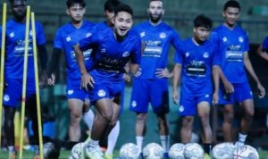arema fc vs persebaya surabaya perbandingan 2 klub raksasa jawa timur asy