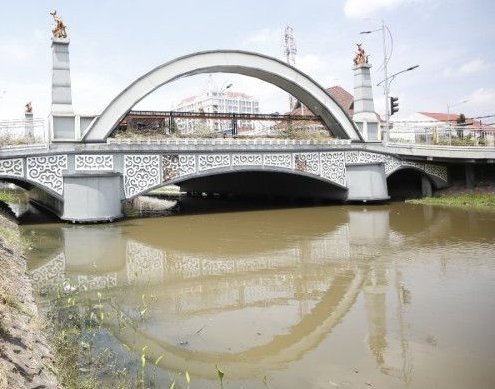 Pemkot Surabaya Berupaya Cegah Banjir dengan Normalisasi Sungai Kalianak