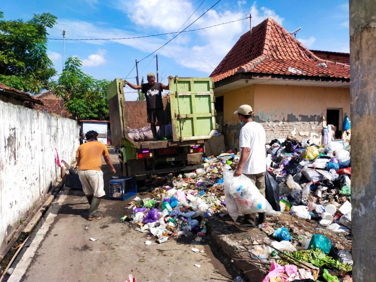 DPRD Surabaya Dorong Pendekatan Baru dalam Pengelolaan Sampah di Kota Surabaya