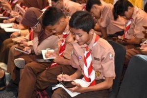 Wakil Menteri Pendidikan Dasar dan Menengah Pantau Kesiapan Murid SD Menghadapi Tes Kemampuan Akademik di Surabaya