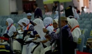 hari ini 388 jemaah berangkat ke tanah suci dari asrama haji jakarta wvo