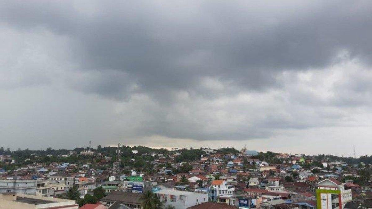 Prakiraan Cuaca Surabaya Hari Ini: Kondisi yang Stabil dan Aman untuk Aktivitas Harian 1 Prakiraan Cuaca Surabaya Hari Ini: Kondisi yang Stabil dan Aman untuk Aktivitas Harian