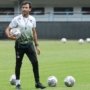 Kondisi Persaingan Liga 1: Pelatih Persebaya Soroti Kesempatan Juara yang Lebih Besar untuk Persib dan Borneo FC