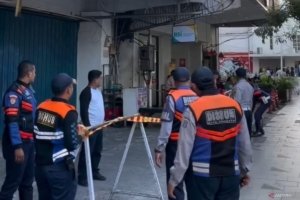Masih Banyak Pengunjung yang Memilih Pembayaran Tunai di Kawasan Wisata Tunjungan Surabaya