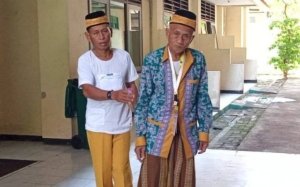 Kondisi Jemaah Haji yang Menggunakan Kursi Roda di Embarkasi Surabaya