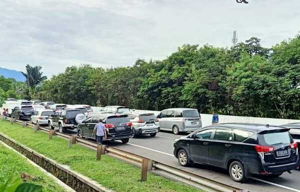 Kondisi Lalu Lintas di Arah Puncak Saat Libur Panjang May Day 2026