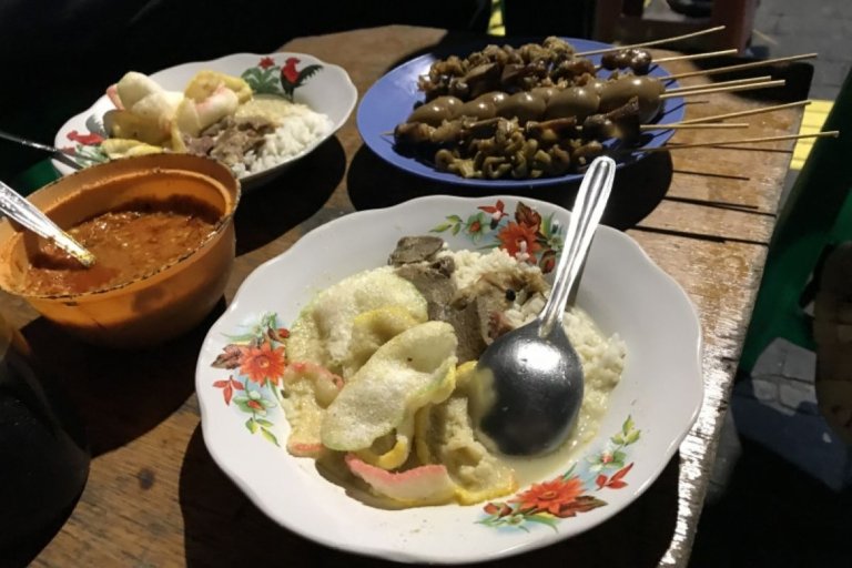 Gultik: Makanan Malam yang Menjadi Icon Kuliner Surabaya