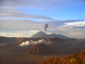 Peristiwa Erupsi Gunung Dukono yang Menewaskan Tiga Orang