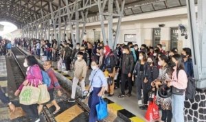 Commuter Kediri Malang saat liburan