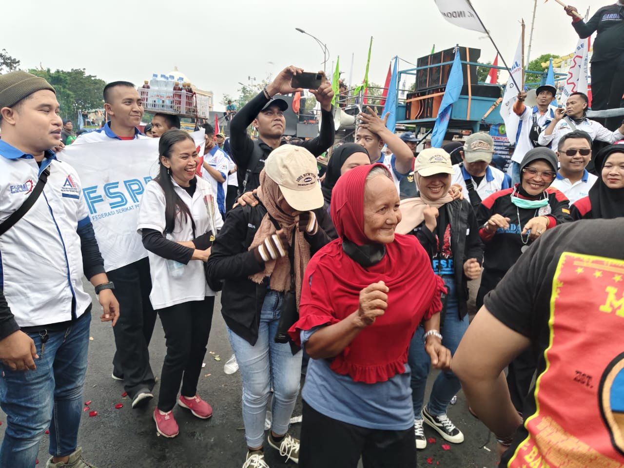 Perjuangan Buruh di Jalanan Surabaya: Aspirasi untuk Keadilan dan Hak yang Lebih Baik
