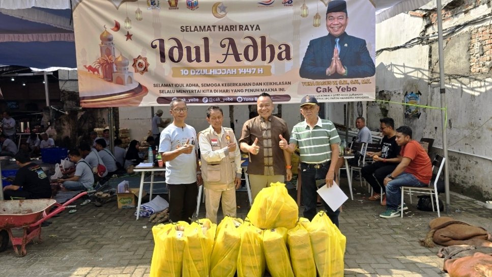 Ketua Komisi A DPRD Surabaya Cak YeBe Tebar 21 Sapi dan 20 Kambing Kurban untuk Warga 2 Ketua Komisi A DPRD Surabaya Yona Bagus Widyatmoko Tebar 21 Sapi dan 20 Kambing Kurban untuk Warga