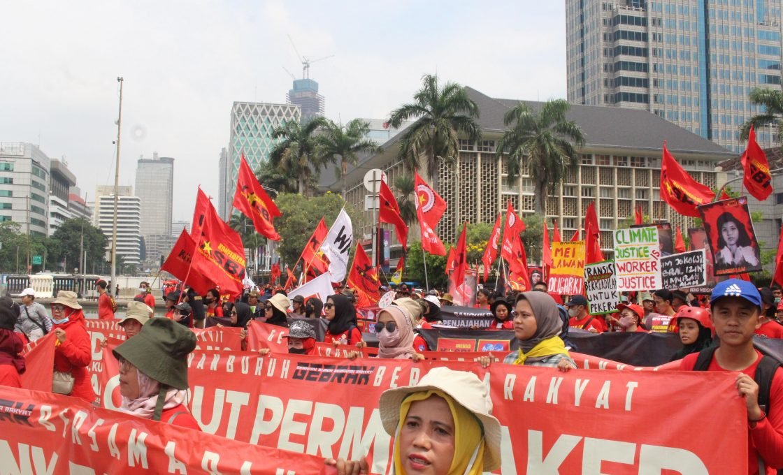Peringatan Hari Buruh Internasional 2026: Ribuan Pekerja Turun ke Jalan di Surabaya