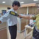 Pengawas UPNV Jatim saat melakukan body check