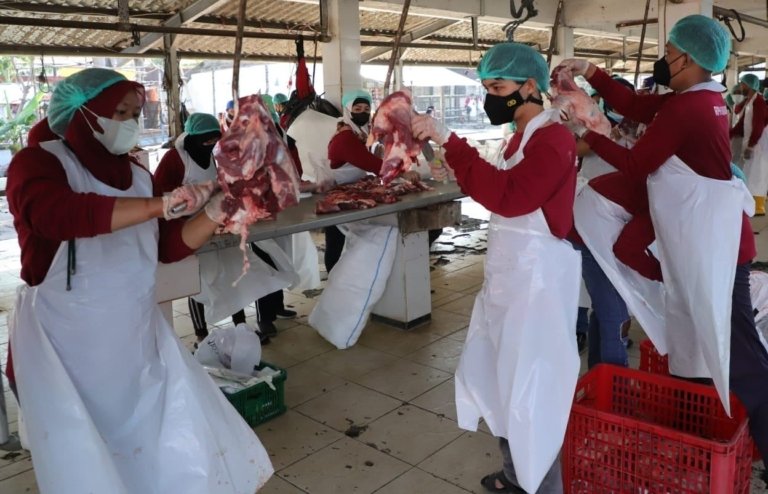 RPH Surabaya, pemotongan hewan kurban Surabaya, Iduladha 1447 H, sapi kurban Surabaya, layanan kurban higienis, PT RPH Surabaya Perseroda, Kesehatan Hewan Kurban,