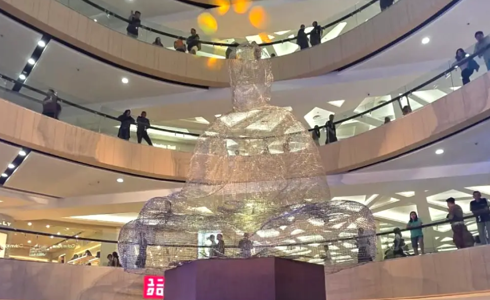 Rupang Buddha Transparan Raksasa