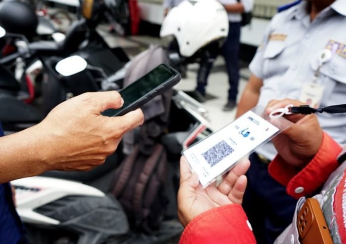 Pemkot Surabaya Perkenalkan Sistem Parkir Non-Tunai dengan Voucher