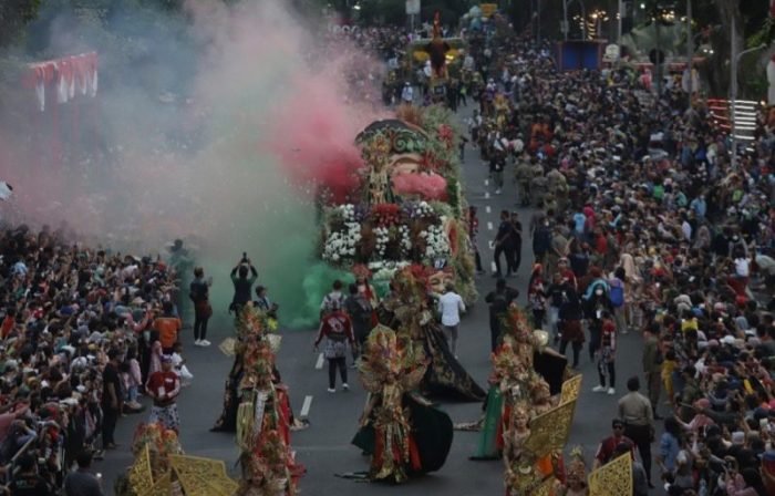 Surabaya Vaganza 2026: Kembangkan Wisata dengan Konsep Light Parade yang Spektakuler