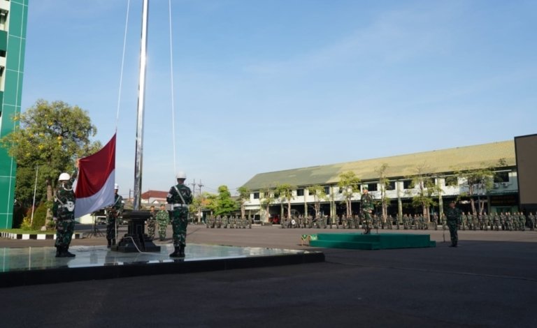 Upacara Bendera Mingguan Makodam V/Brawijaya Perkuat Nasionalisme Prajurit dan Profesionalisme Pengabdian Negara