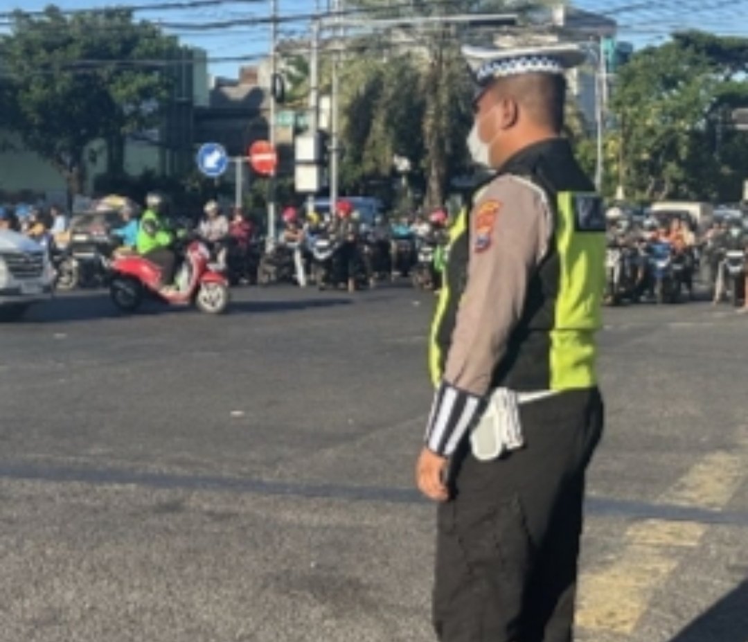 Polri Presisi Hadir di Kedung Cowek, Polsek Tambaksari Perkuat Pengamanan Sore Hari