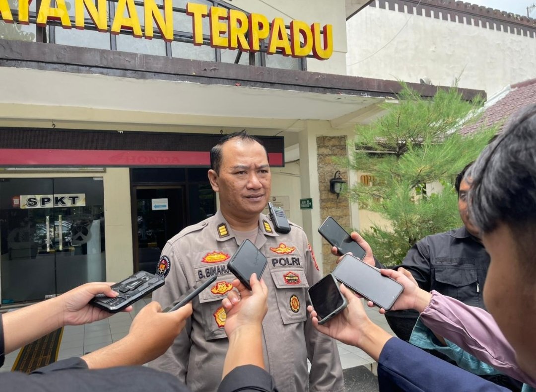 Polres Malang Ungkap Pembalakan Hutan, Truk Bermuatan Kayu Diamankan 1 Polres Malang Ungkap Pembalakan Hutan, Truk Bermuatan Kayu Diamankan