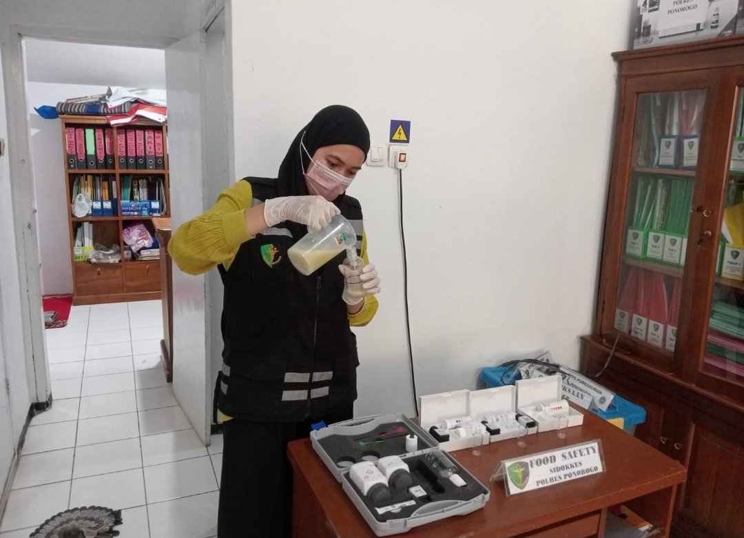 Polres Ponorogo Libatkan Sidokkes Pastikan Makanan Program MBG Aman Dikosumsi