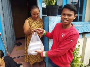Driver Shopee Berbagi Kepedulian, Titipan Makanan untuk Kaum Dhuafa Disalurkan ke YBIM