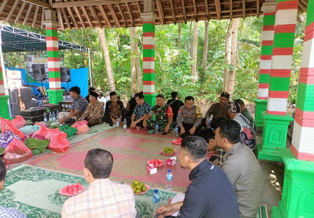Panen Jagung Melimpah, Warga Pogalan bersama TNI-Polri Gelar Syukuran