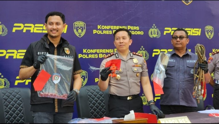 Polres Bojonegoro Amankan Tersangka Pengoplos LPG Subsidi 3 Kg dan Ratusan Tabung Gas